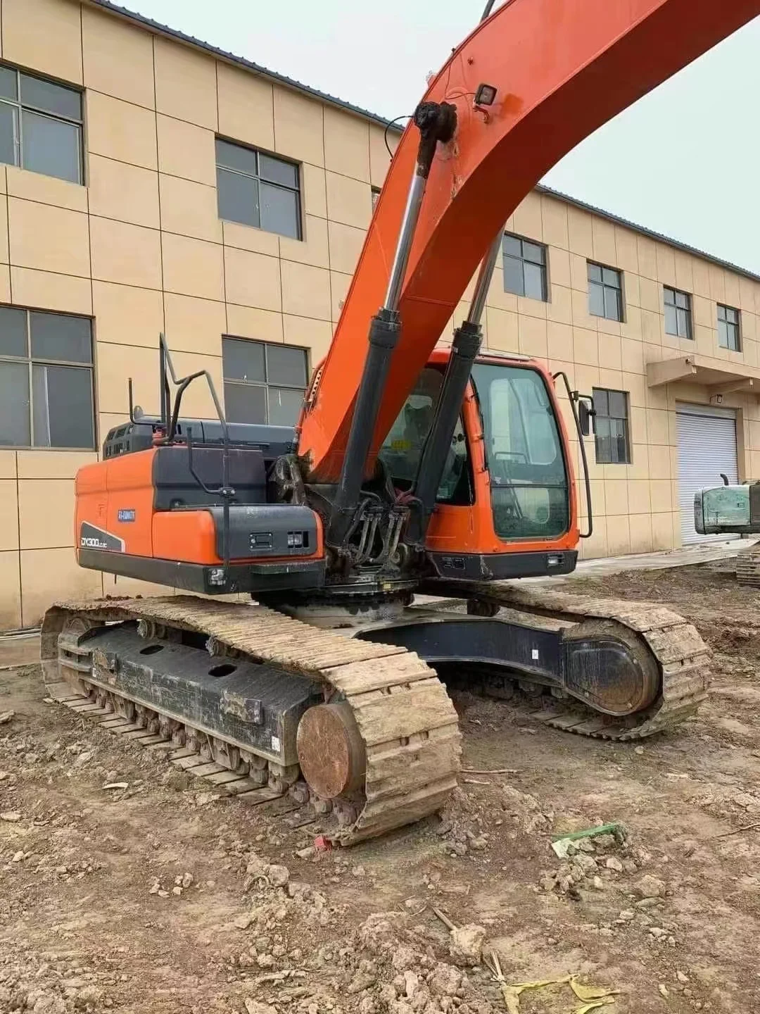Хорошая цена подержанного оборудования Doosan DX300 экскаватор в хорошем состоянии