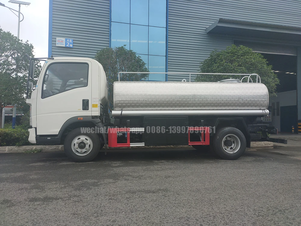 CLW Milk Tank Truck Manufacturer Sale SINOTRUCK HOWO 8000liters Stainless Steel Milk Tanker Truck /Milk Delivery Truck