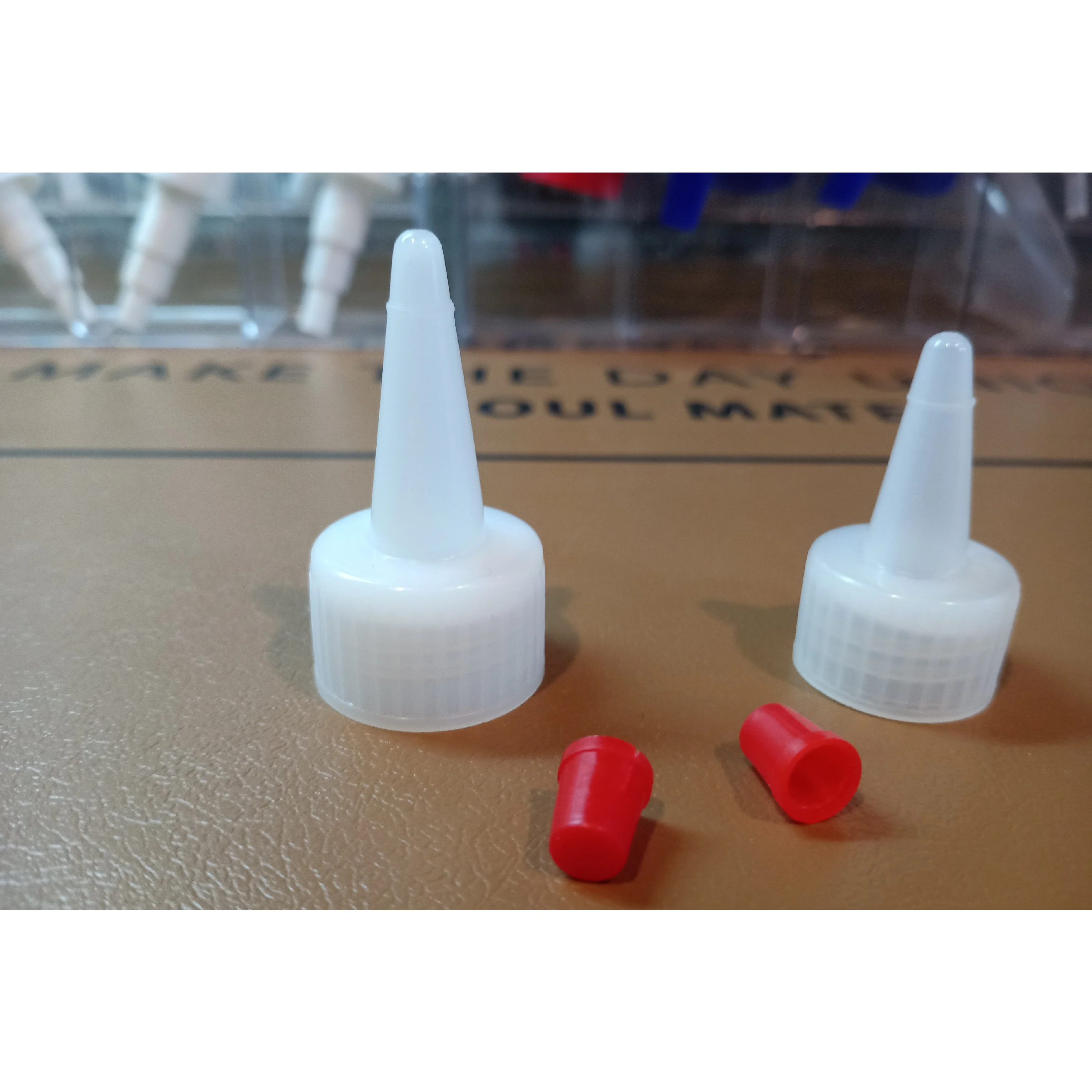 Natural-color Spout Cap with Tip Cap and Aluminum Pressure Seal Liner 24/410