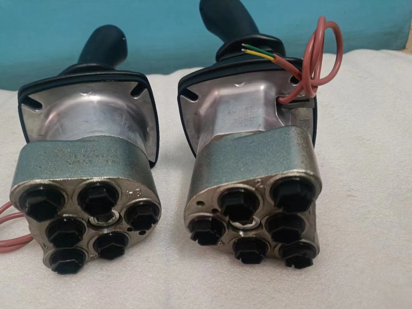 Excavator Left Right Joystick Handle Hydraulic Joystick Control Pilot Valve For SK PC CAT Excavator