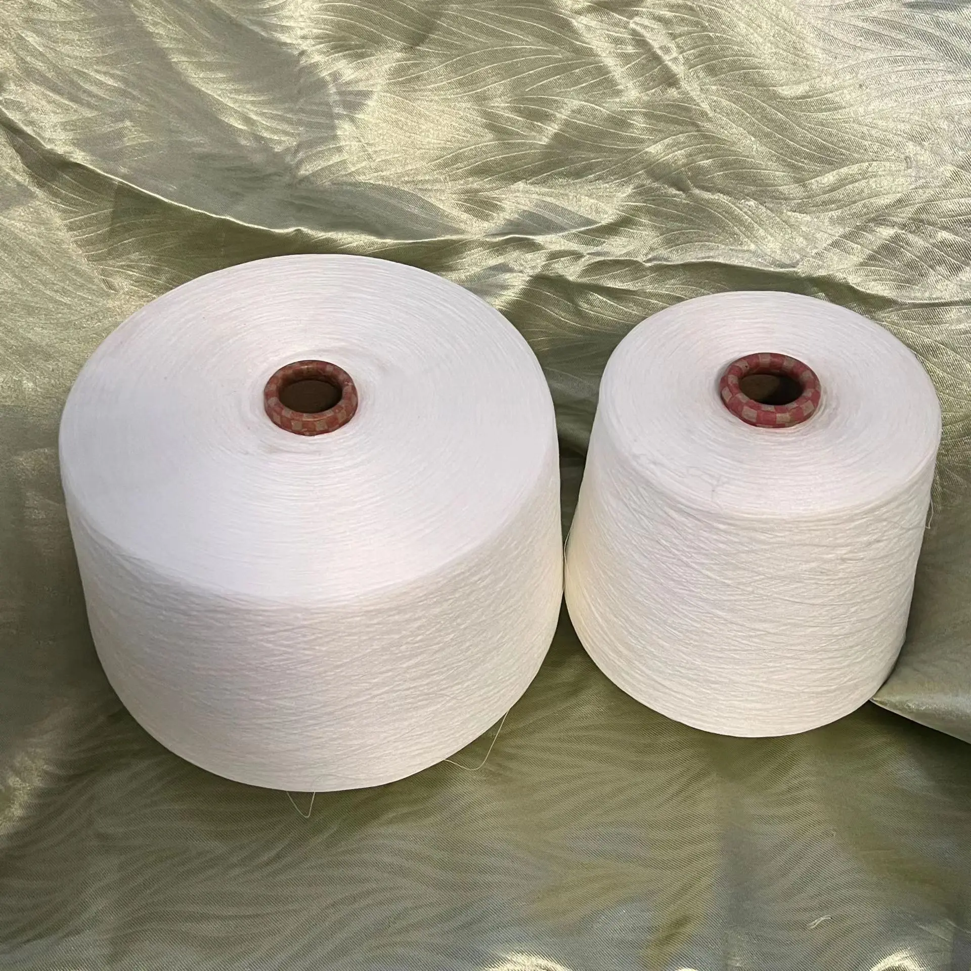 30/1 100% Spun polyester yarn