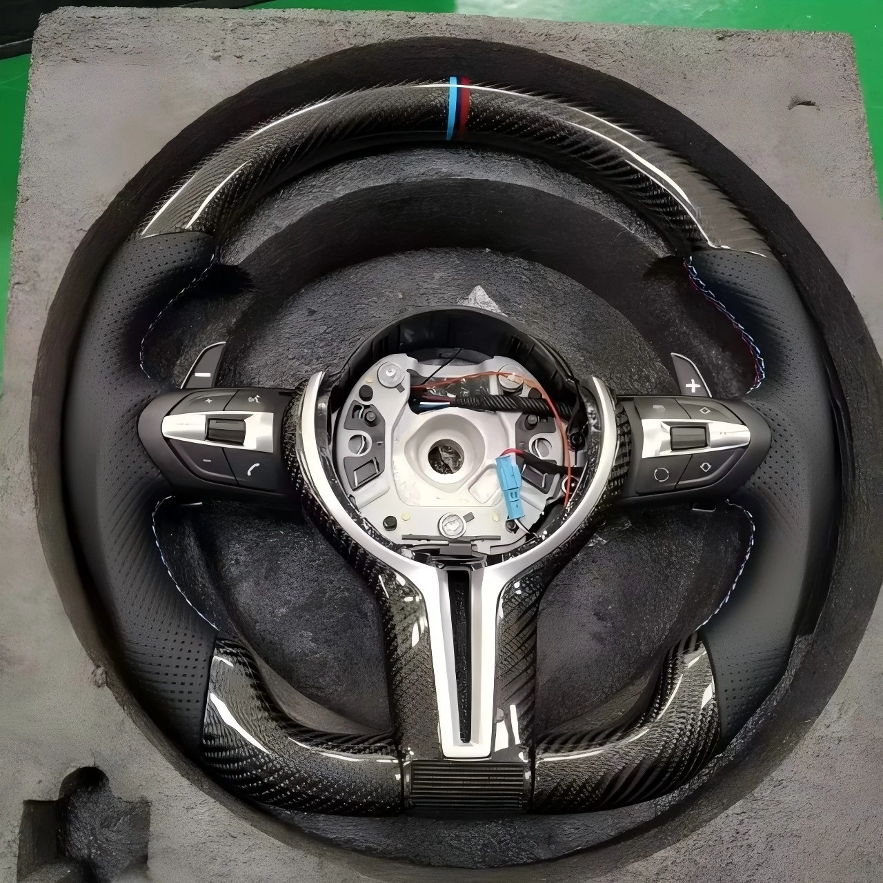 Перфорированная кожа карбоновое Спортивное Рулевое колесо для BMW F10 F30 F31 F32 F20 E60 X6 E71 X5 E70 M3 M4 M5