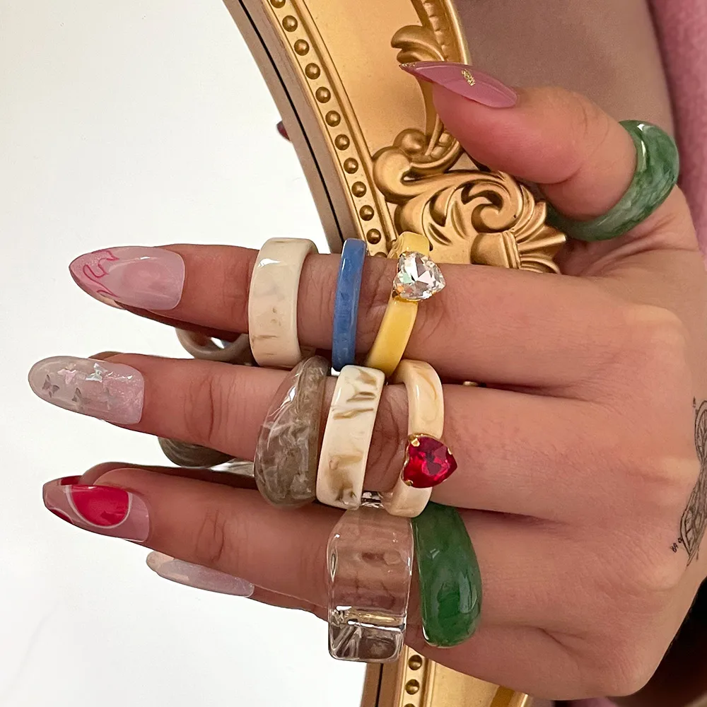 New Design Elegant Firm Solid Transparent Acrylic Figure Decoration Irregular Rectangle Shape Rings