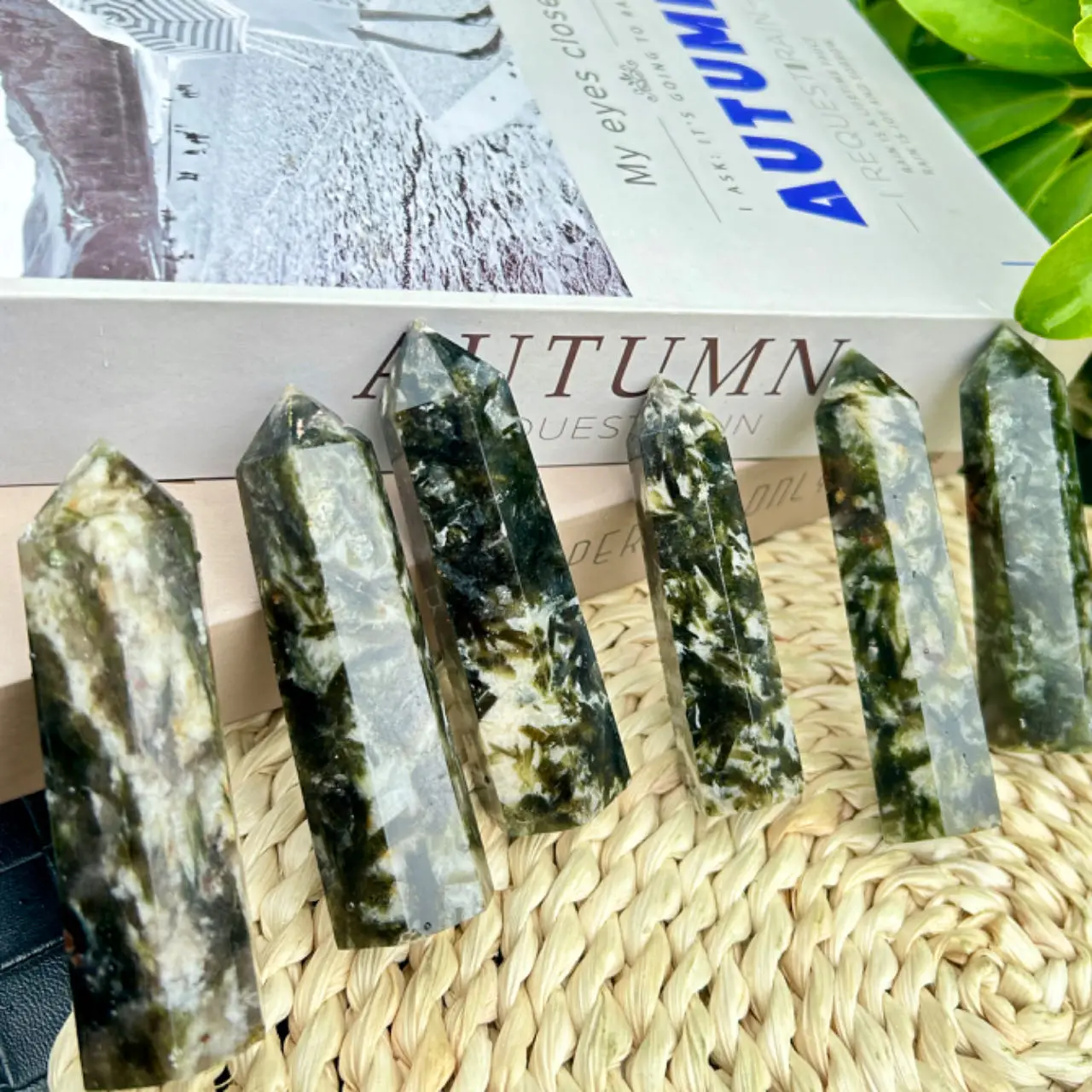 Wholesale Fanshi High Quality Green Lepidolite Natural Crystal Healing Stone Polished Mica Kmaite Mascot Pillar Home Decoration