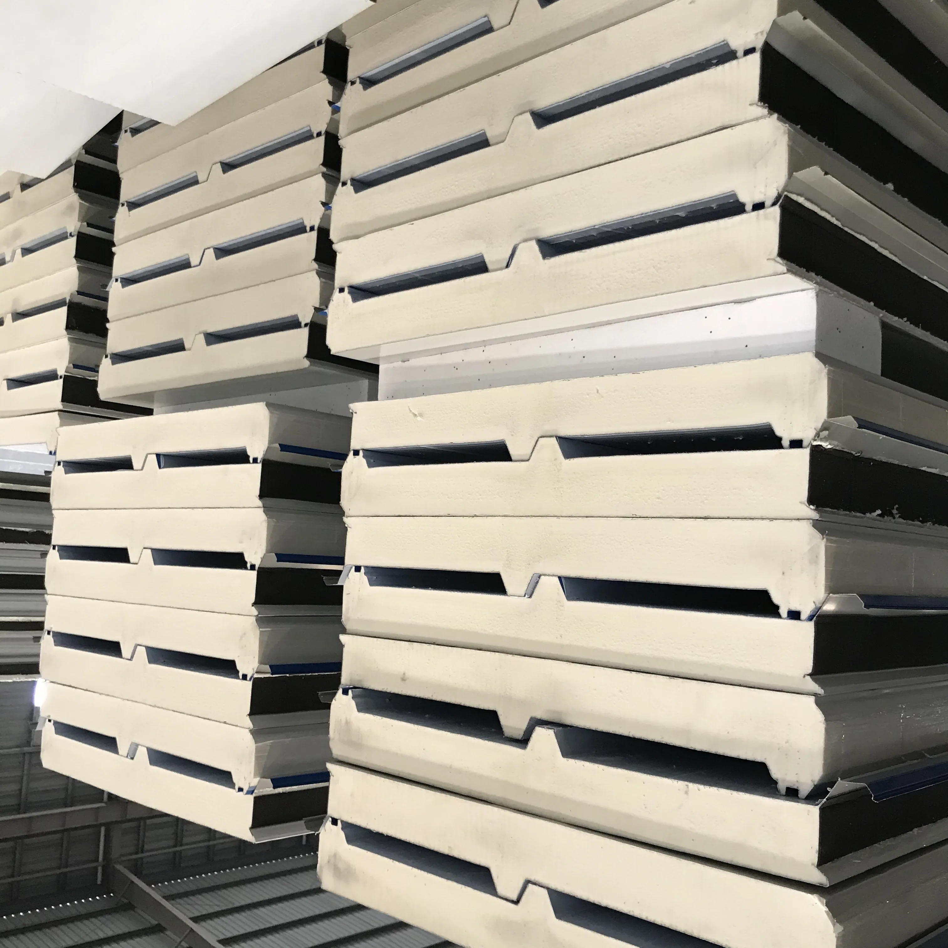 2022 Factory Direct Supply High Quality Insulated 50-150mm PU/PUR/PIR  Sandwich Roof  Panel for cold room