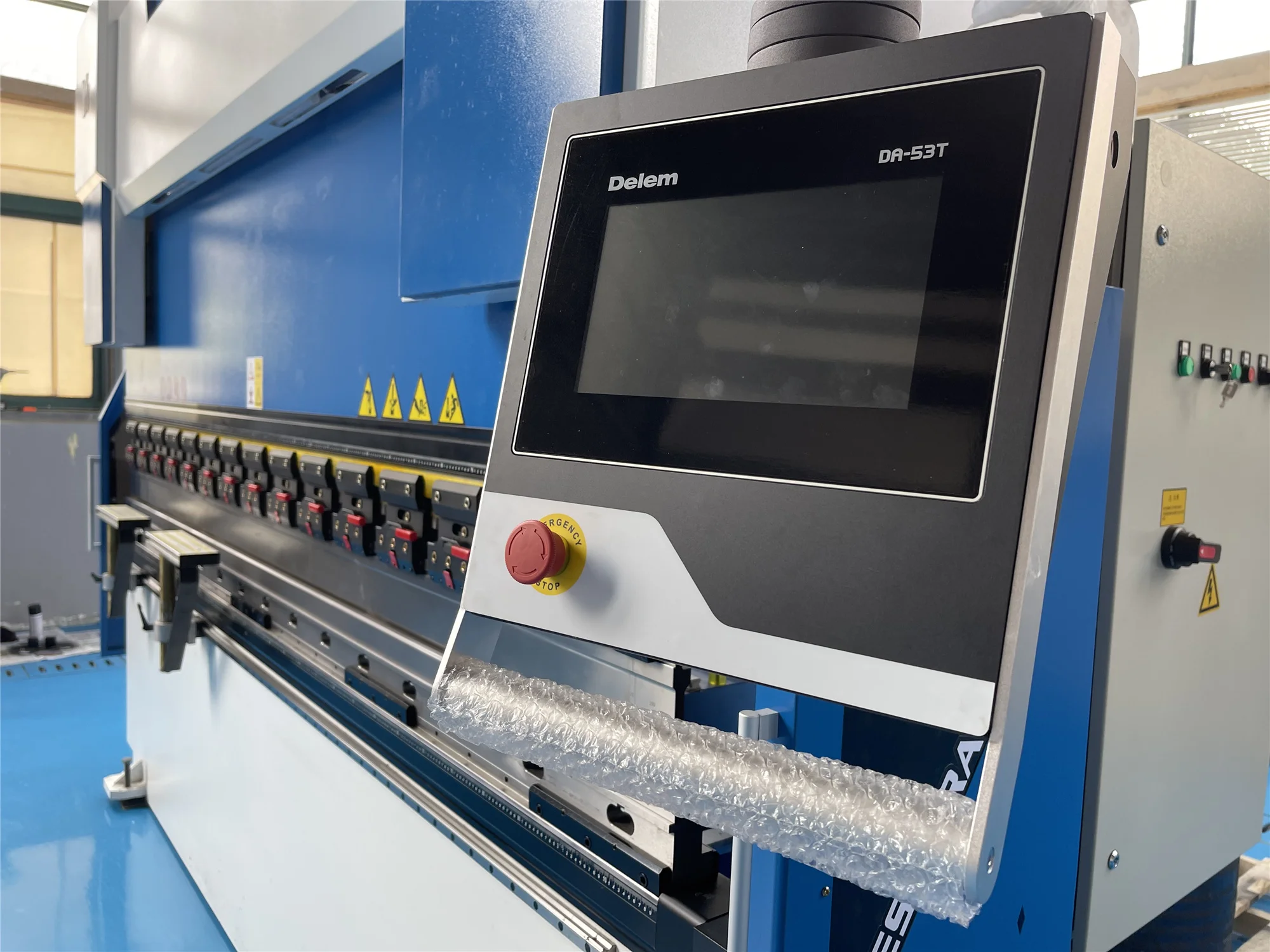 ZWHOPES 160T-3200 CNC Hydraulic Bending Machine Press Brake with Delem DA53T 4+1axis