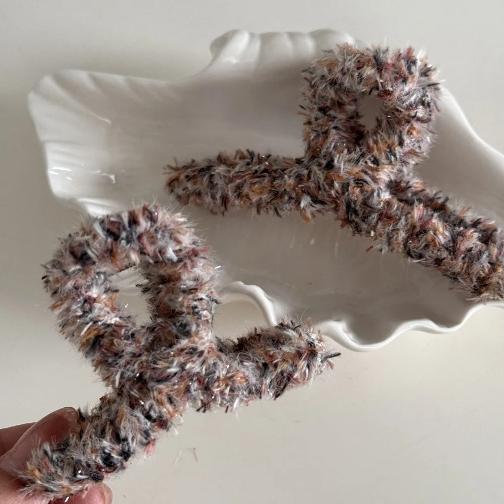 Two Sizes Soft Fluffy Hair Claws Clips Winter Fall Women Hair Accessories Geometric Plastic Claw Clip Colorful Plush Hair Claw