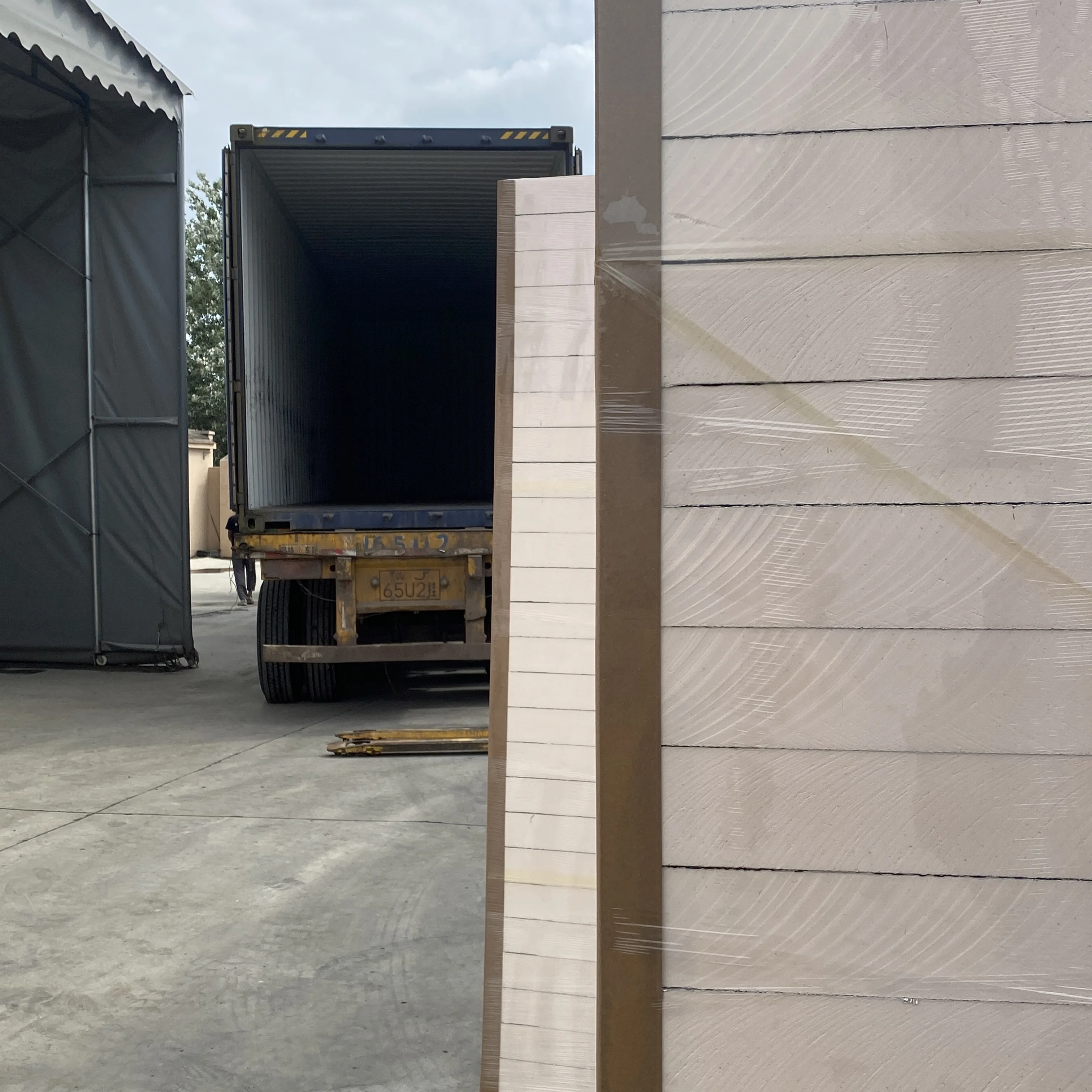 High Reflectivity Foam Aluminum Foil Phenolic Foam Insulated Board Thermal Insulation PF Soundproof Wall Board