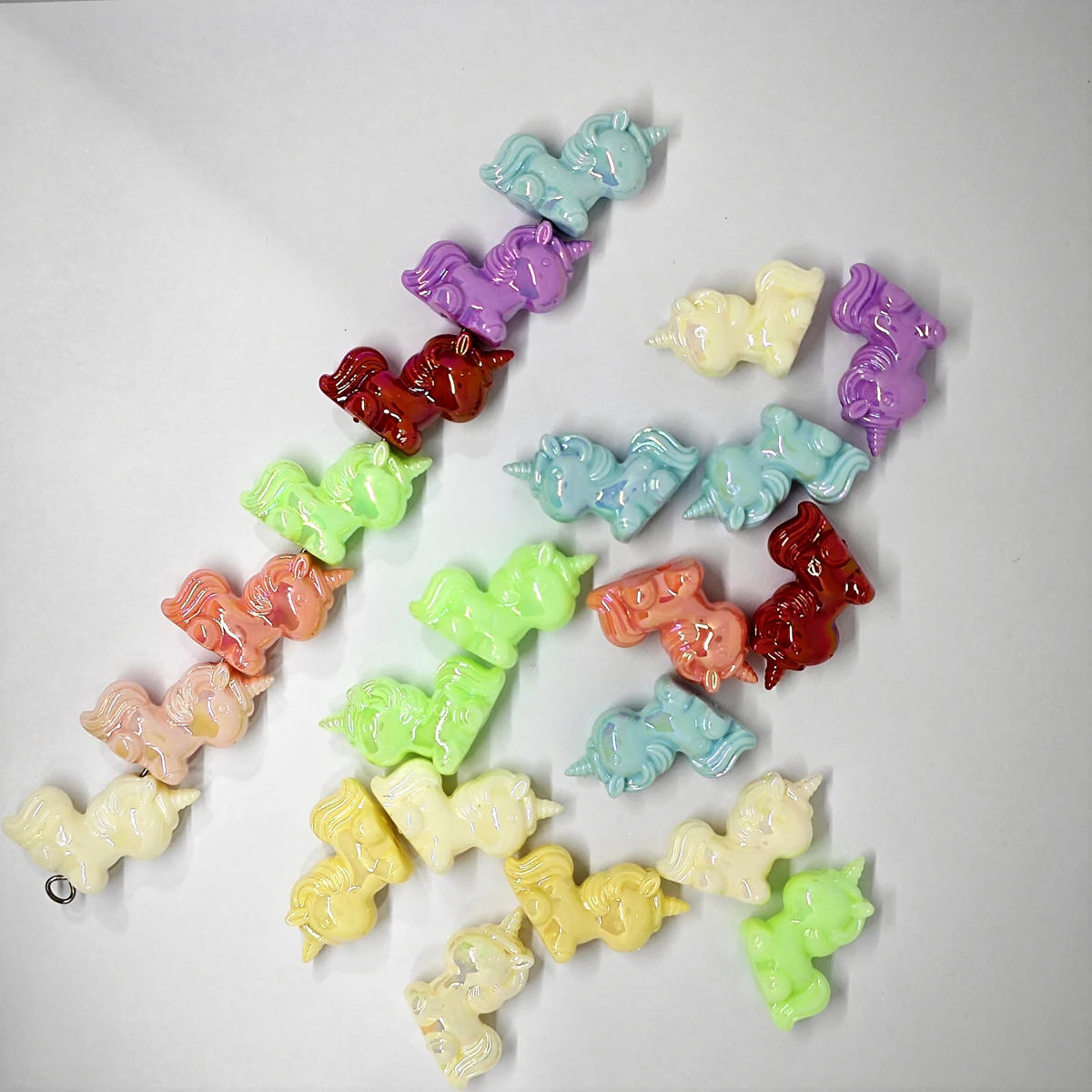 180pcs/bag Cute Pony Unicorn Shape Acrylic Perforated Beads Multi-Colored Bag Pendant Mobile Phone Chain Accessories Jewelry