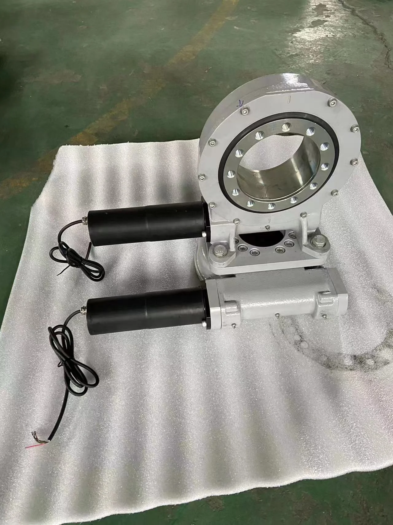 Китайский завод Zenith-drive 7-дюймовый 2-осевой поворотный привод для солнечной станции Slew Drive