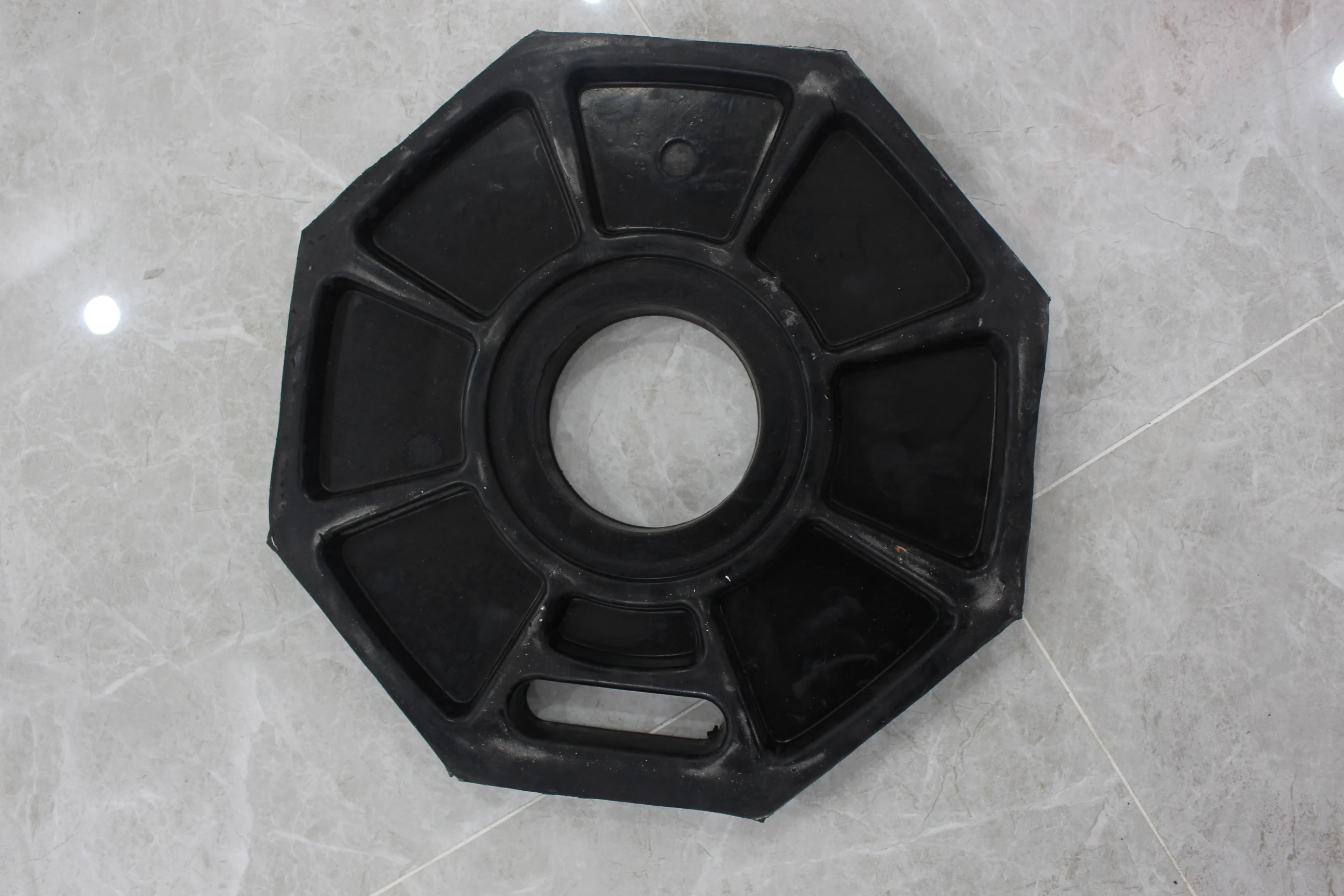 Heavy- Duty Road Cone Flexible Delineator Spring Post Plastic Loop Tube Traffic Bollard Warning Parking Block With Rubber Base