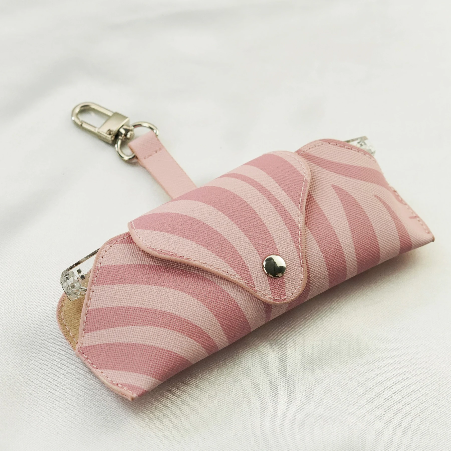 Handmade PU Leather Portable Sunglasses Case Custom Simple Glasses Bag with Lanyard Hanging for Eyeglasses & Sunglasses Storage