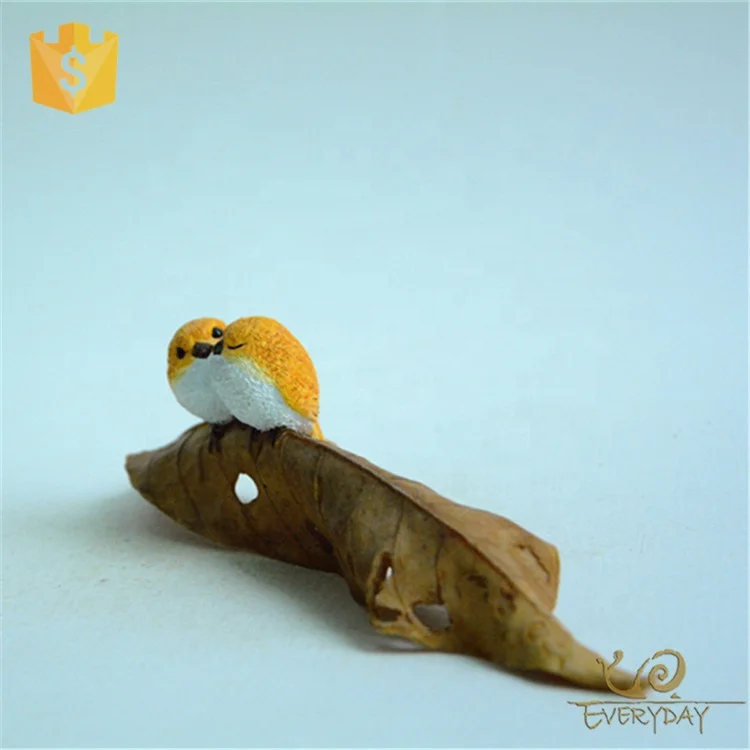 Z09852A Most Popular Products Artificial Animal Statue Crafts Resin Bird On Leaf Figurines