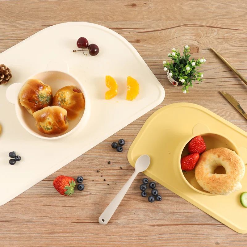 BPA free Led Weaning Feeding Supplies Food Grade silicone divided plates for babies Bear silicone Bowlwith Mat