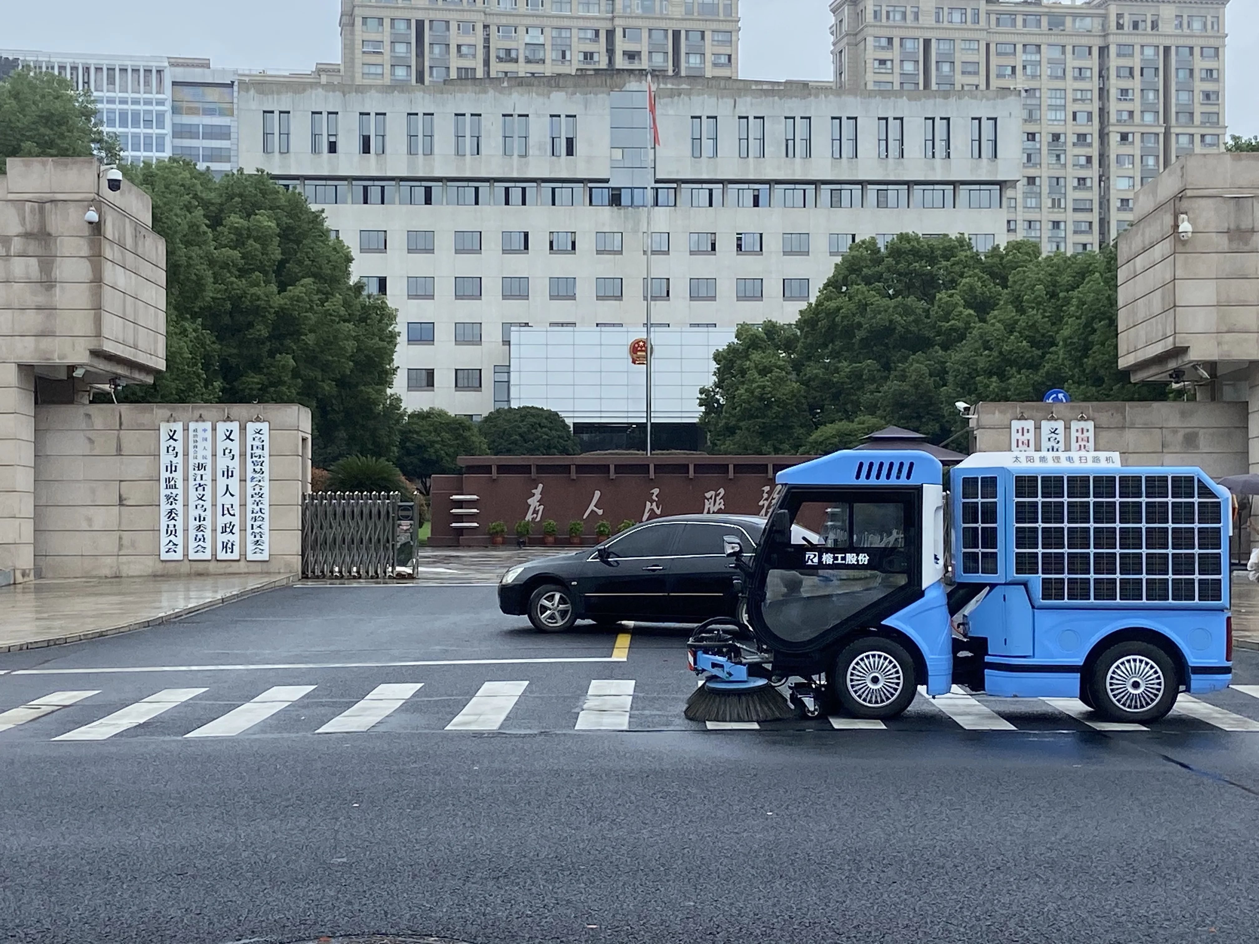 Уличная уборочная машина