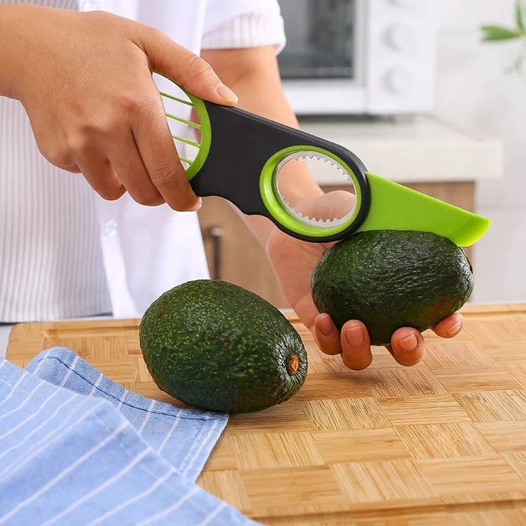  Хит продаж недорогой кухонный гаджет для пищевых продуктов зеленого цвета 3 в 1 инструмент удаления сердцевины фруктов слайсер авокадо резак