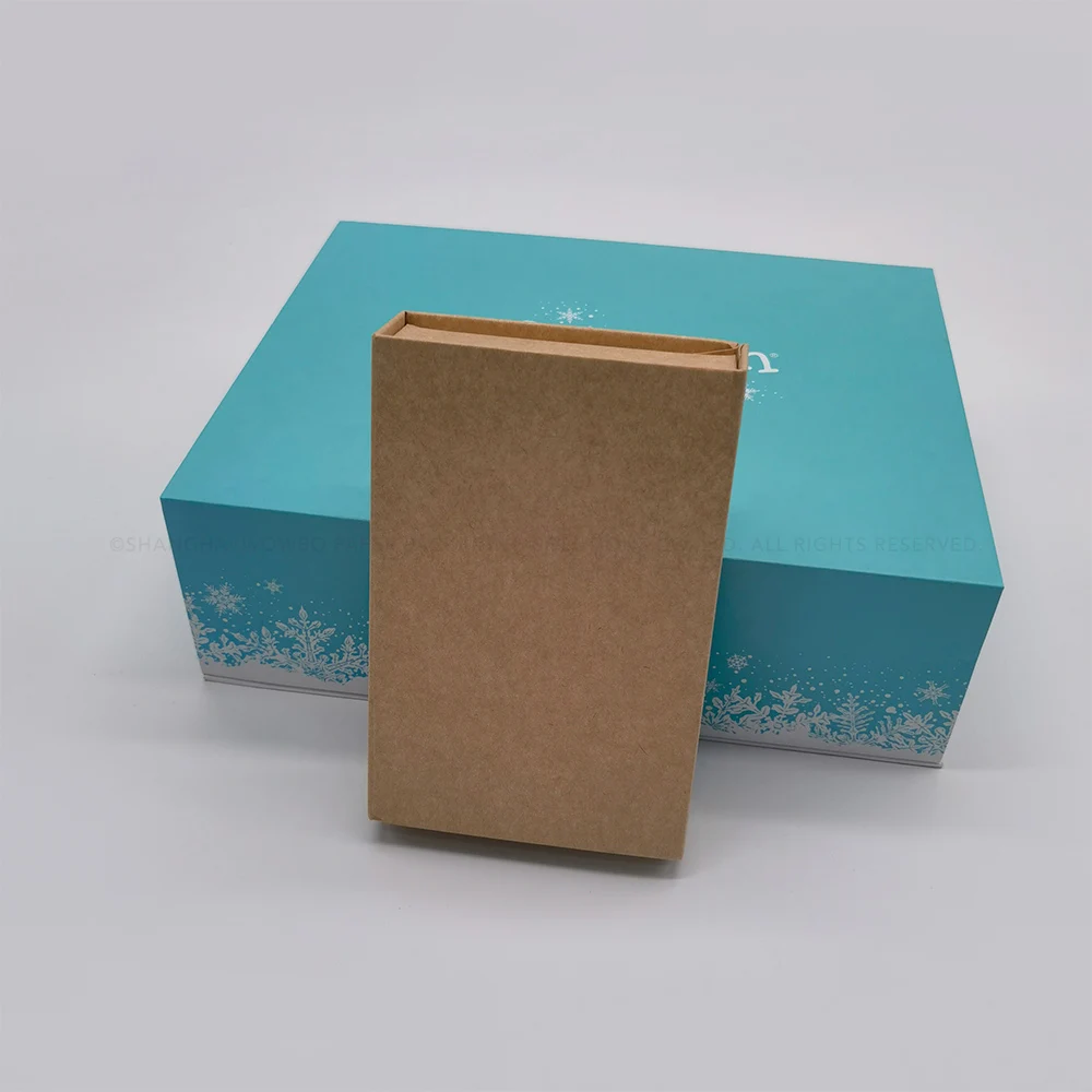 Custom-made green gift box in collection with personal logo