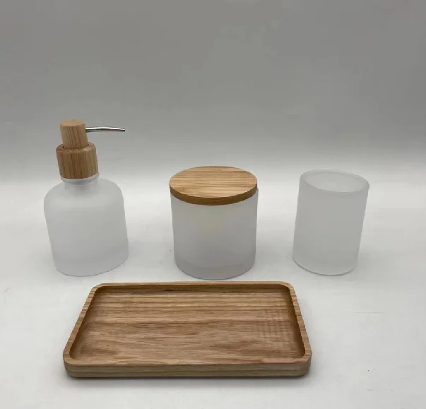 Hot Sale Embossed Black Glass Bathroom Set 4 pcs Glass Bath Sets Soap Dispenser Toothbrush Holder Bathroom Accessories Set