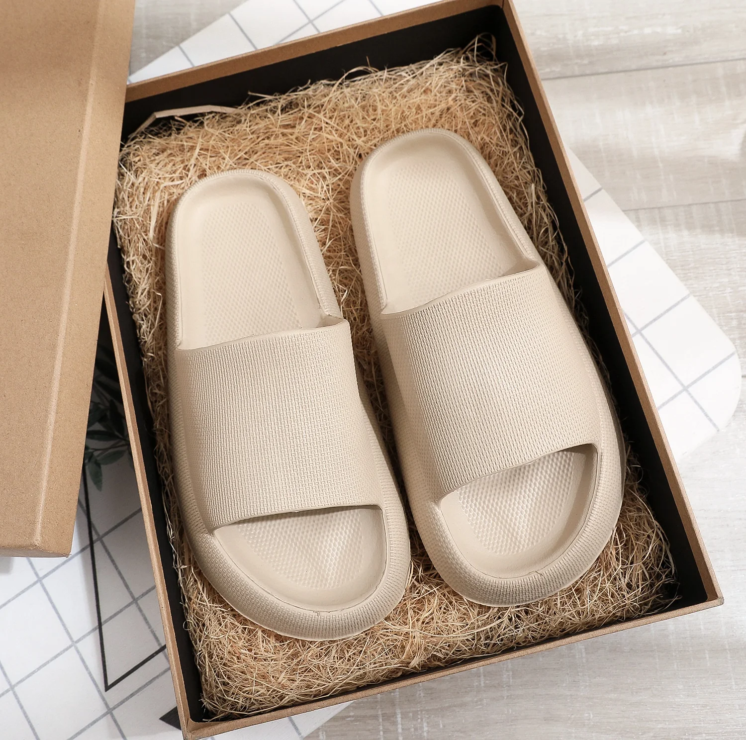 Amazon Supplier Cloud Slippers Very Comfortable Cushioned Platform Shower Slippers Bathroom Sandals