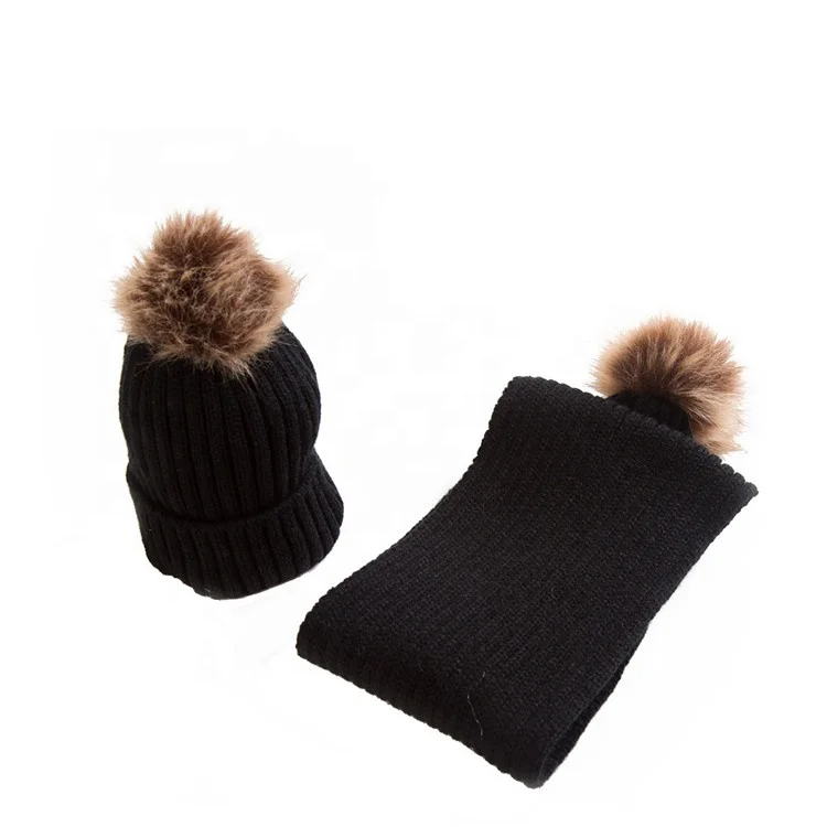 Черный простой детский зимний шарф и вязаная шапочка с