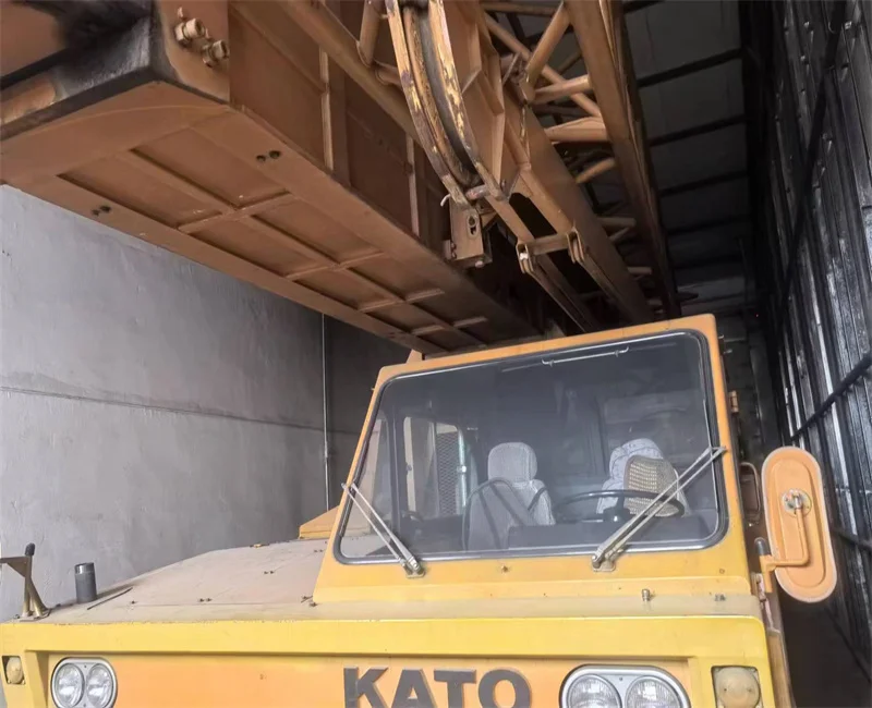 Kato NK-1200 truck crane Japan Used KATO NK-1200 truck crane 120ton NK1200