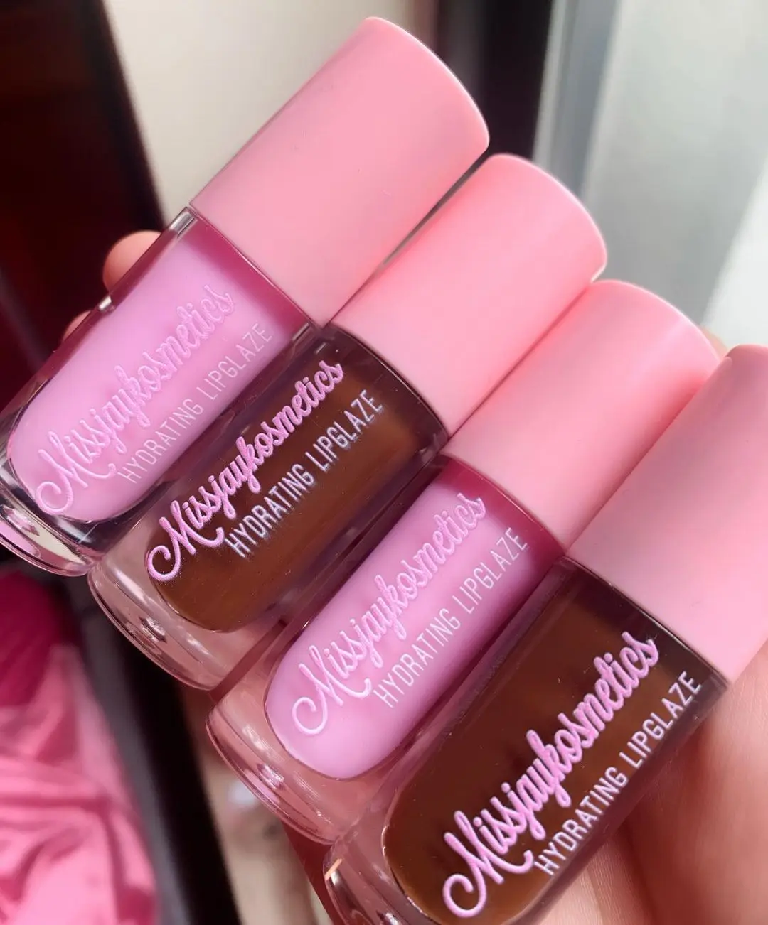 Clear glossy matte lip gloss with different shade and coming with color name stickers and regular paper boxes liquid lipstick