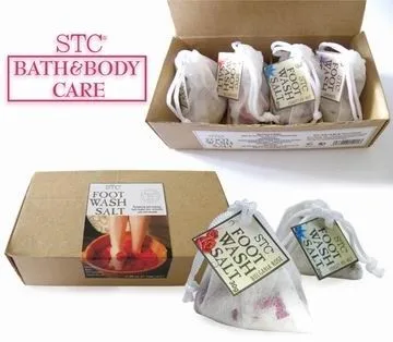 
100g flower petal bath salt in a plastic pot for body spa 