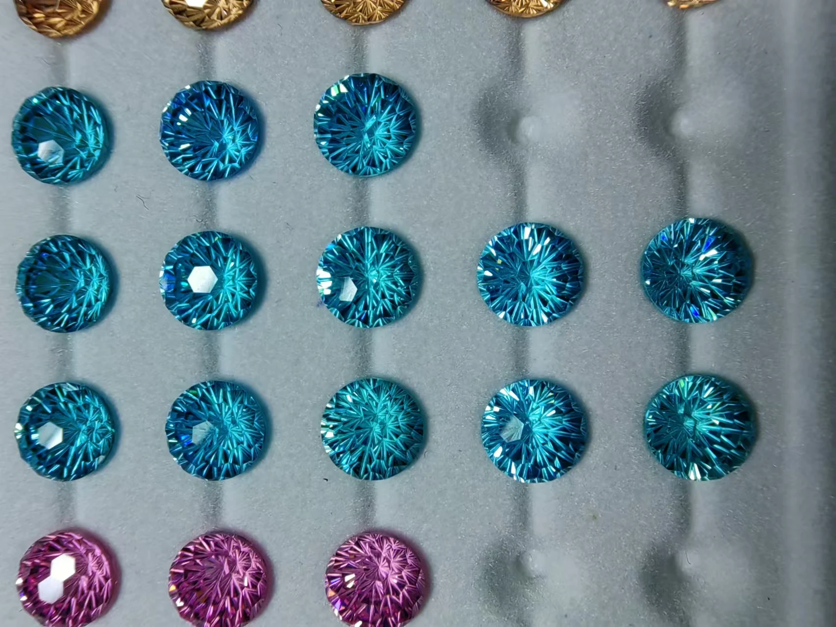 Yisheng New Arrival Customizable 12mm Fancy Chrysanthemum Cut Pink Yellow Blue Green Cubic Fashion Jewelry 1mm White Diamond