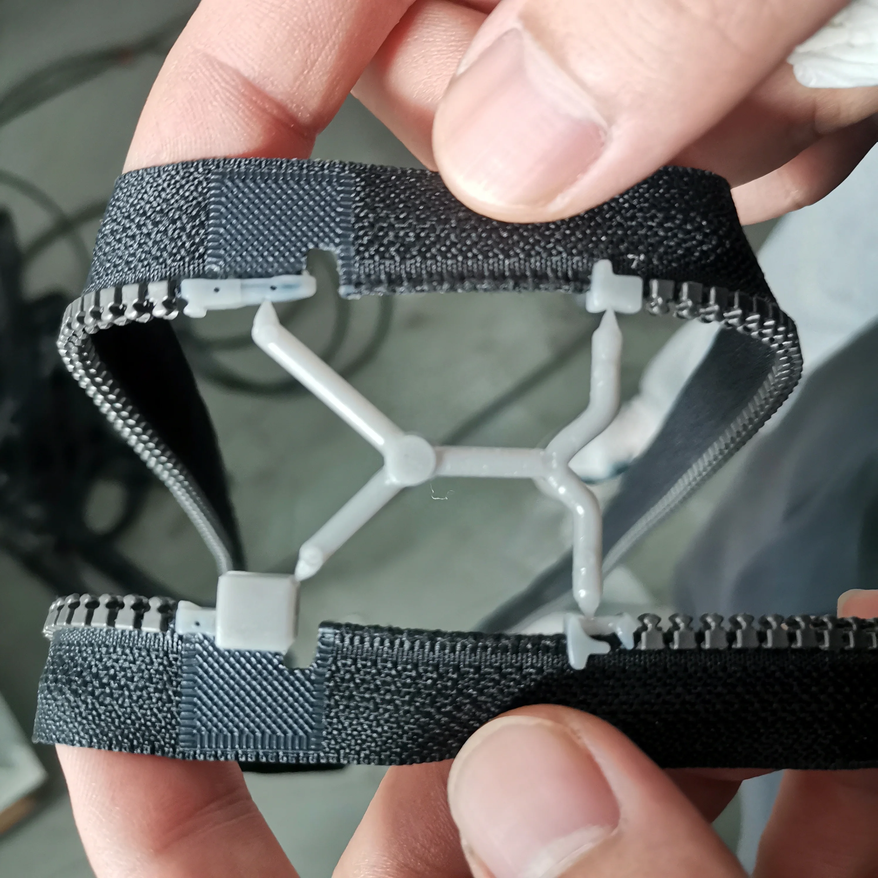 China manufacturer plastic zipper injection mould for pin-box / bottom stop / top stopper injection