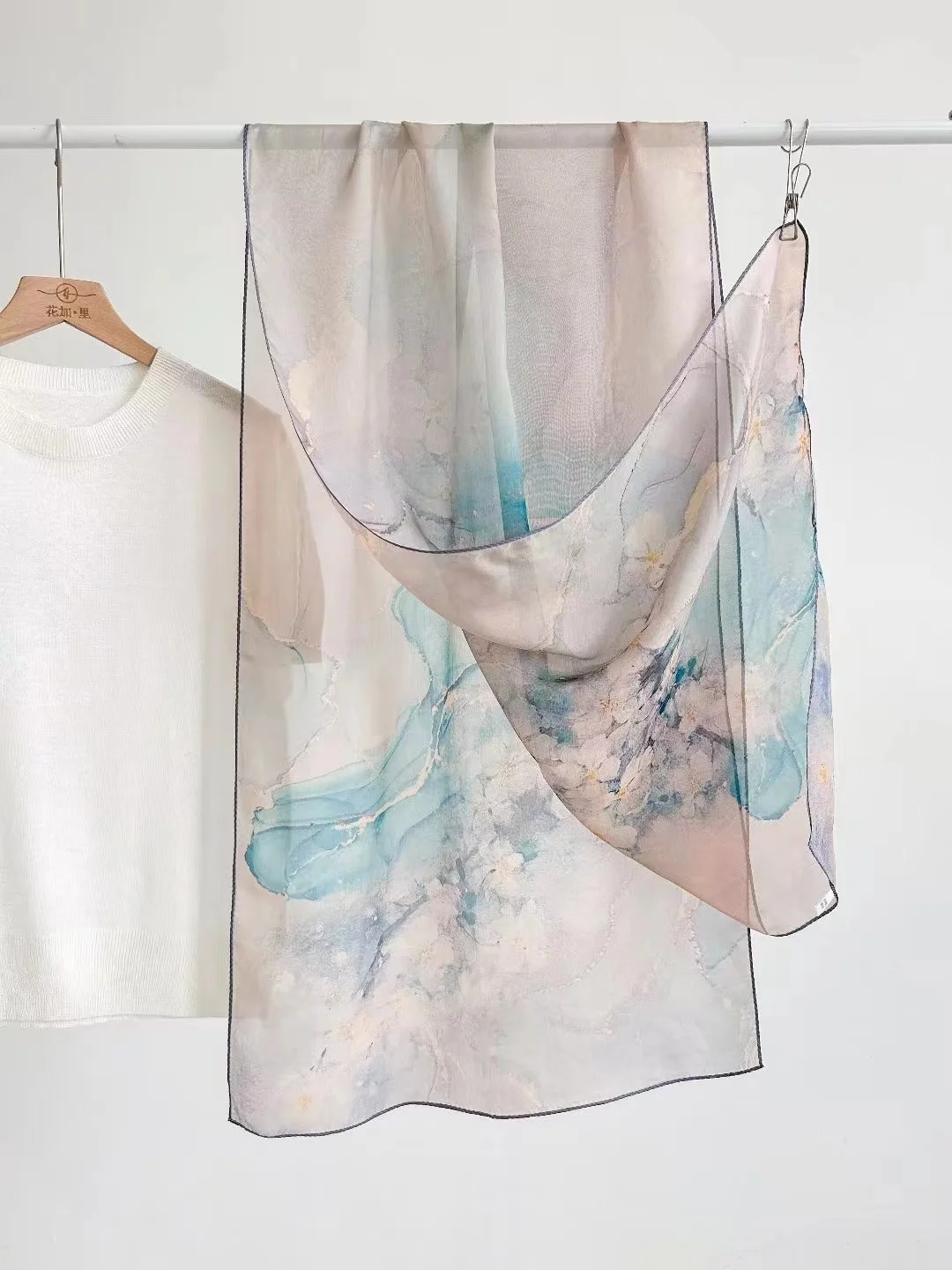 Factory gambiered Guangdong gauze machine rolled 55*175cm fashionable100% silk Printed Design Silk Scarf Gift