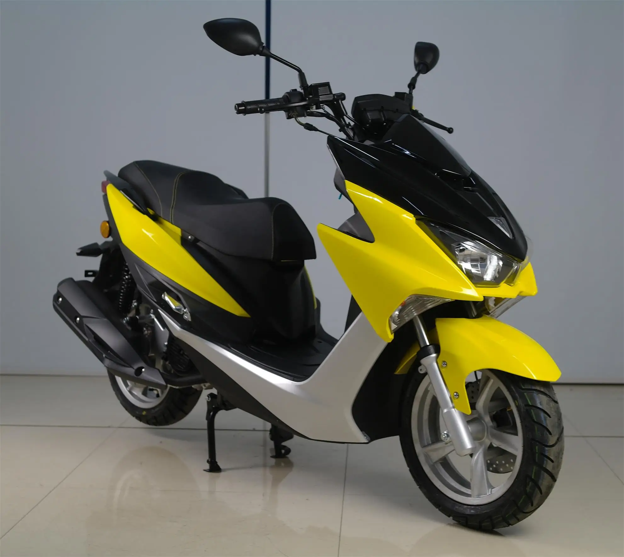 2022 new customized 180cc 125ccc150cc 4 stork gas powered cafe racer motorcycles scooters for adult trike