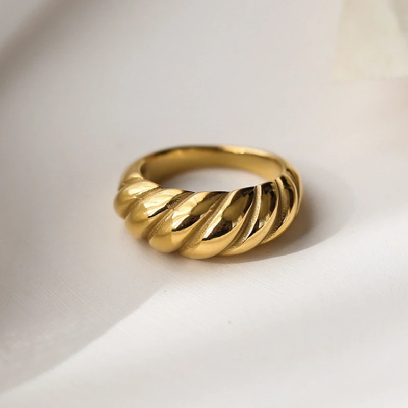 High quality hot women 18 k gold plated stainless steel jewelry of croissant dome ring