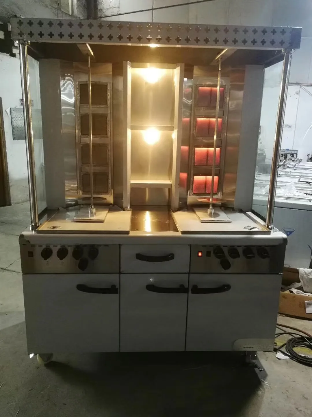Коммерческий 4-конфорочный гриль для шаурмы из нержавеющей стали газовый куриный шашлык ресторанов и вечеринок