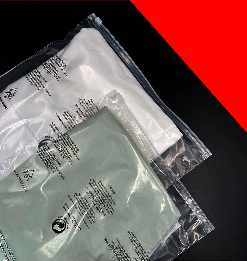 Пластиковая сумка на молнии для одежды