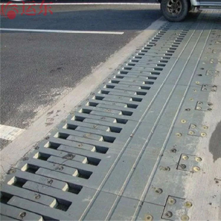 Уплотнение бетонной полосы стальной мост декольте расширения сустава