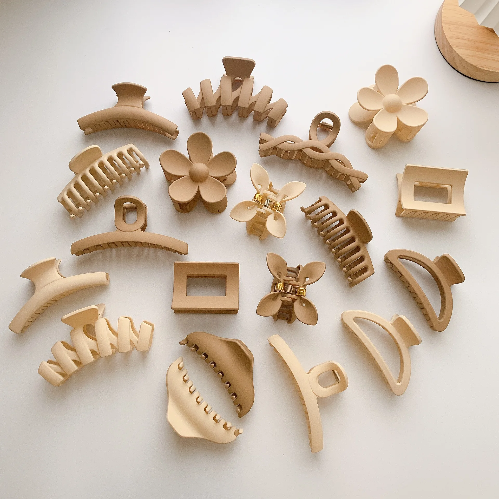 New Design Fashion Solid Colors Elegant Geometric Flower Hair Claw Clips Big Matte Hair Claw Clamps