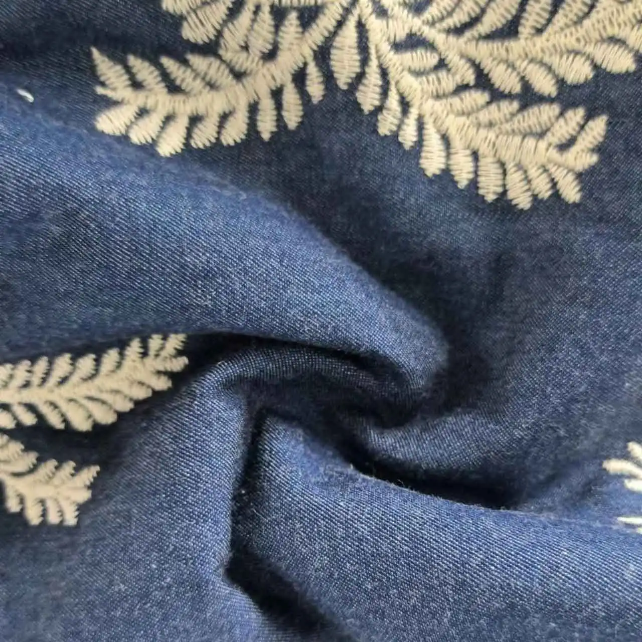 Fashion Classic Navy Golden Embroid 100% Cotton Custom Color Double-sided Embroidered Woven Fabric For Clothing