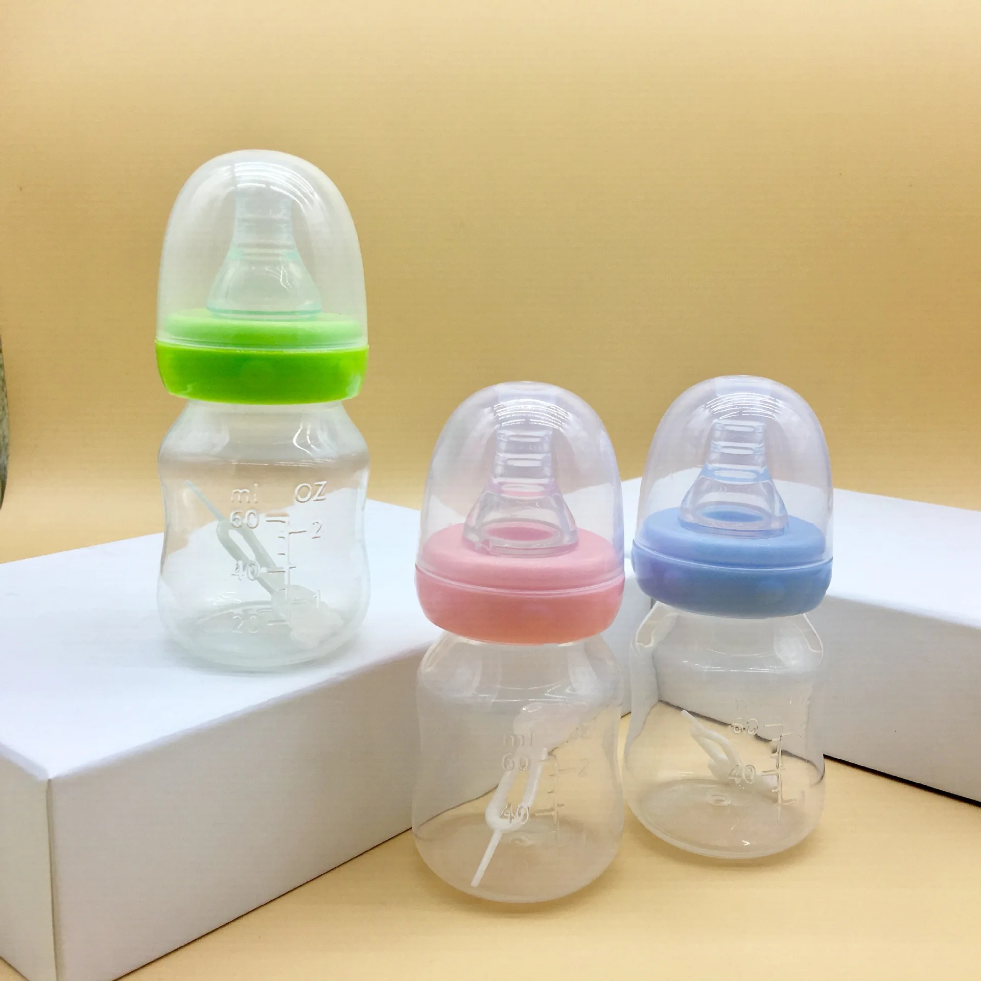 Newborn baby infant bottle BPA Free training bottle for babies Silicone hands free baby feeding bottle (can be customized logo)