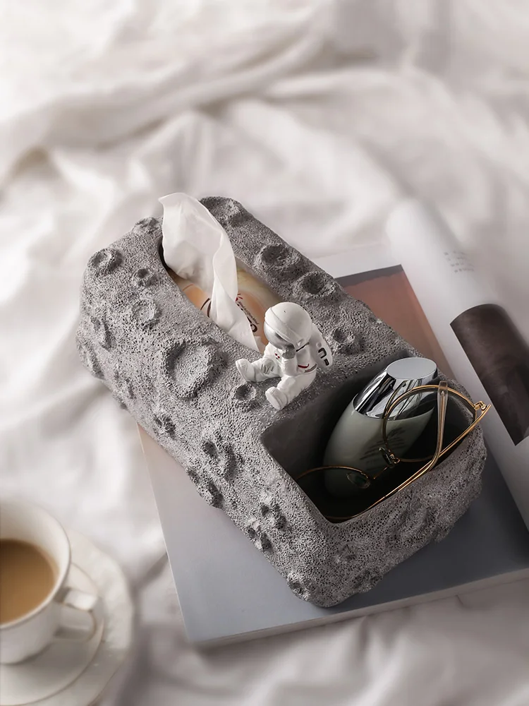 BHM Wall-mounted Hot Sale Astronaut Modern Sculpture ornaments decoration for desk table