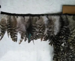 Природный серый Шиншилла петуха, в полоску, с отделкой из перьев