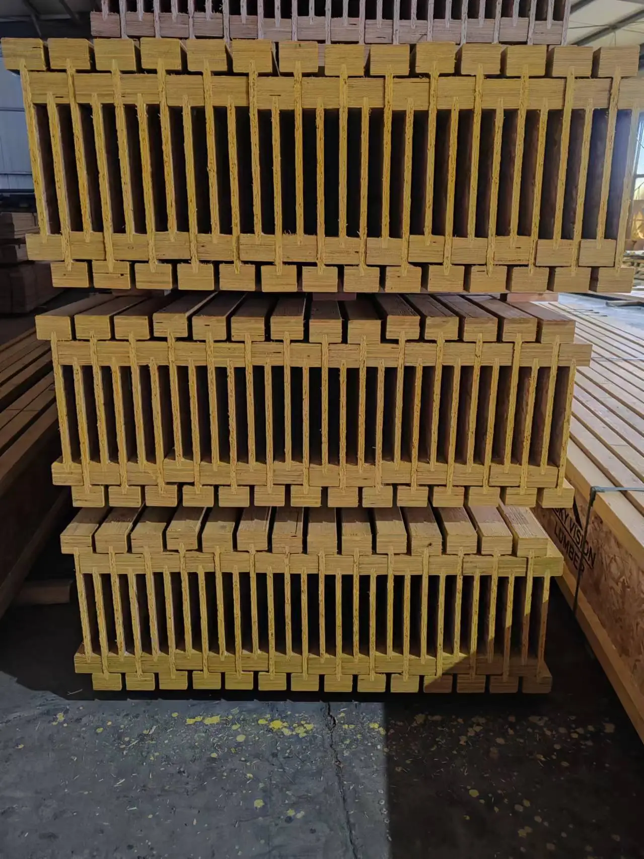 wholesale I-Joist H2S  treated phenolic glue lighter weight to handle wooden I beam Structural and dimensional stability