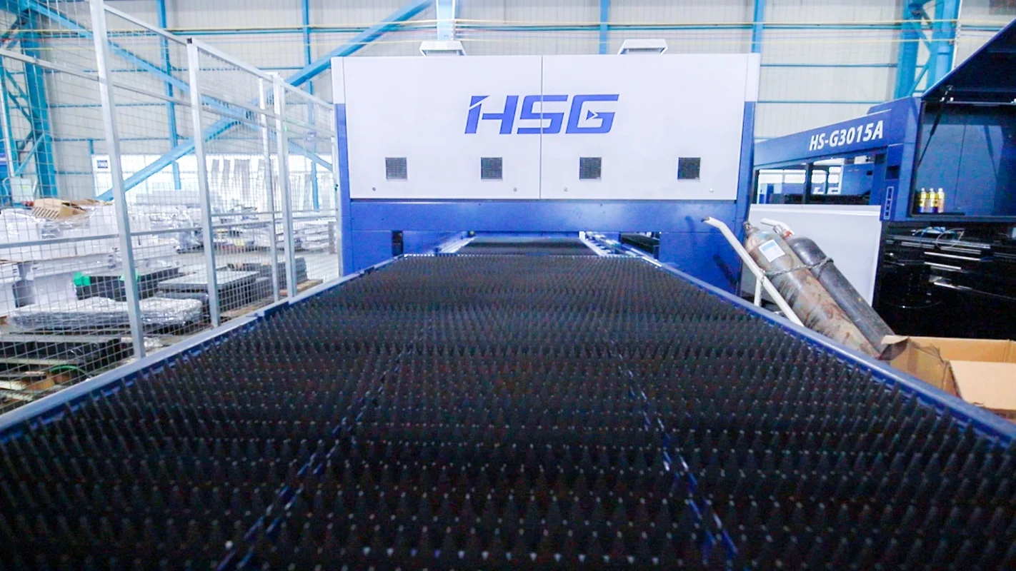  Волоконно-лазерная машина для резки металла HSG мощность лазера 3000