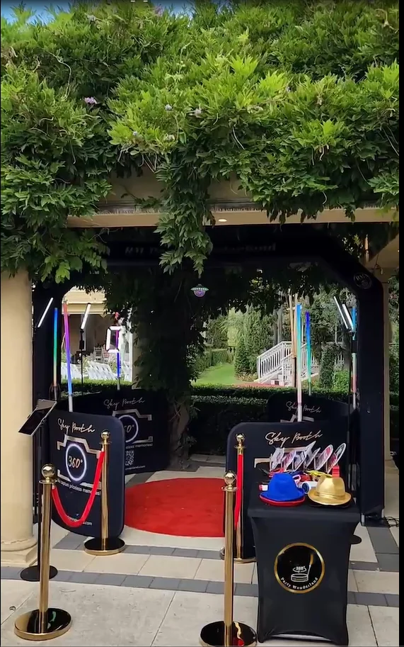2023 Latest Fashion 360 Top Spinner Photo Booth Coin and Token Payment System for Weddings and Events