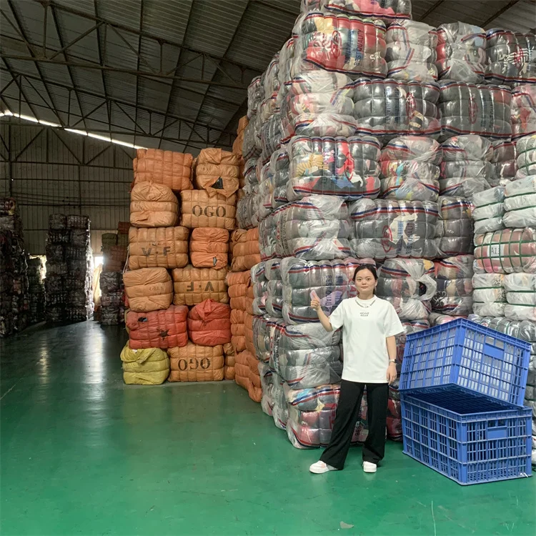 Second Hand Winter Clothes Container Mixed Man Woman And kids used  winter clothes