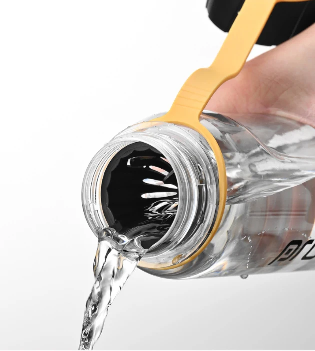 New products 2024 leakproof round shaped outdoor portable plastic water bottle 750ml for kids milk juice cup with custom logo