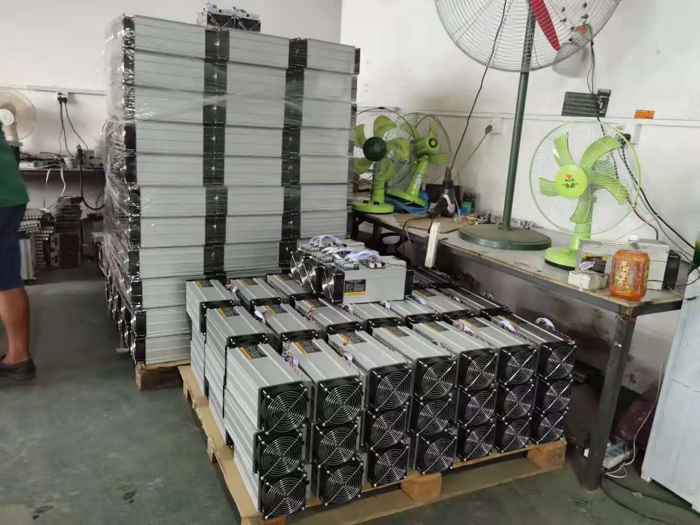  Bitmain Antminer S9 13.5TH/s BTC Miner Asic Mining Machine