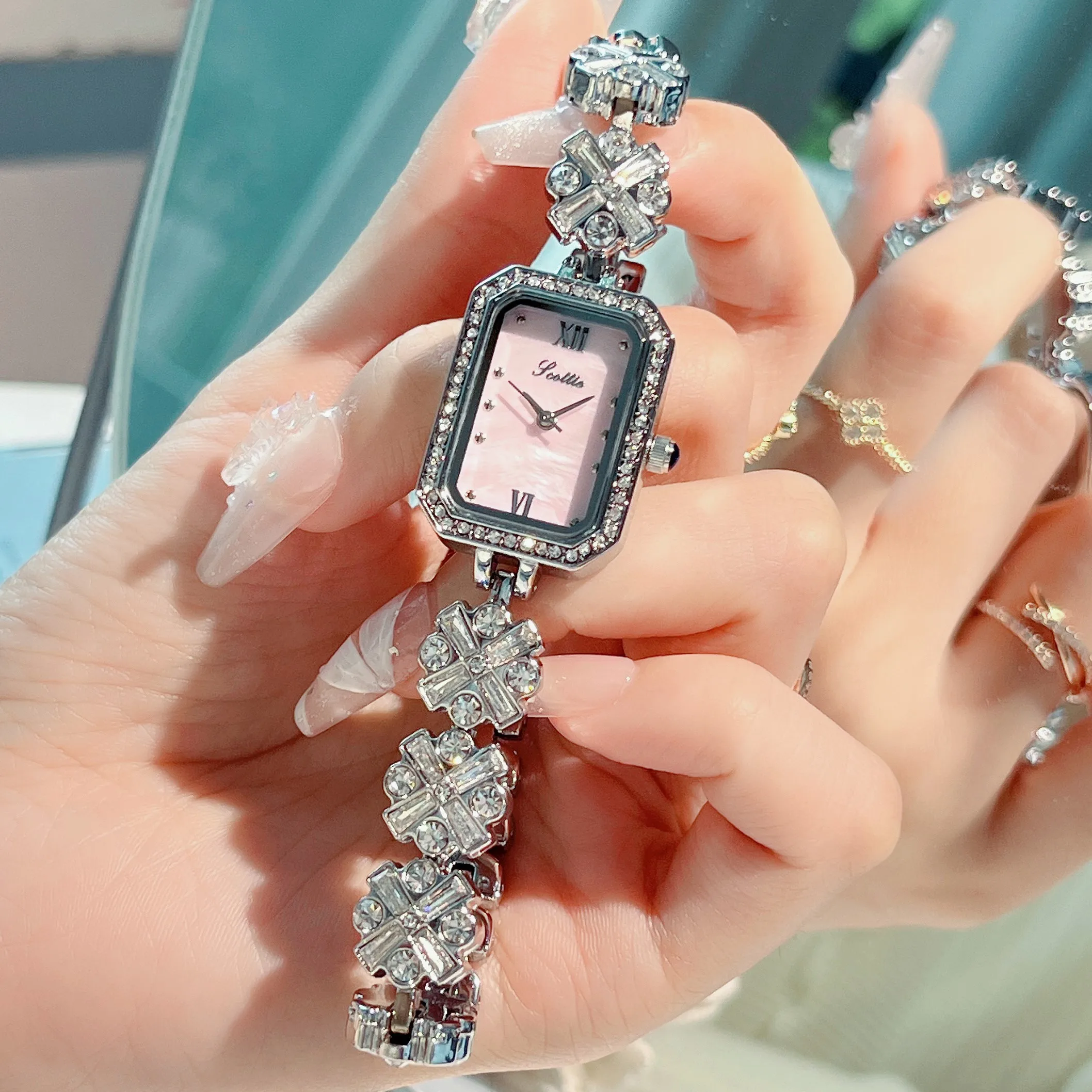 Scottie 9669 Ladies Quartz Wristwatch with Elegant Luxury Custom Bracelet Strap New Arrival Mossainte Dial and Band Design