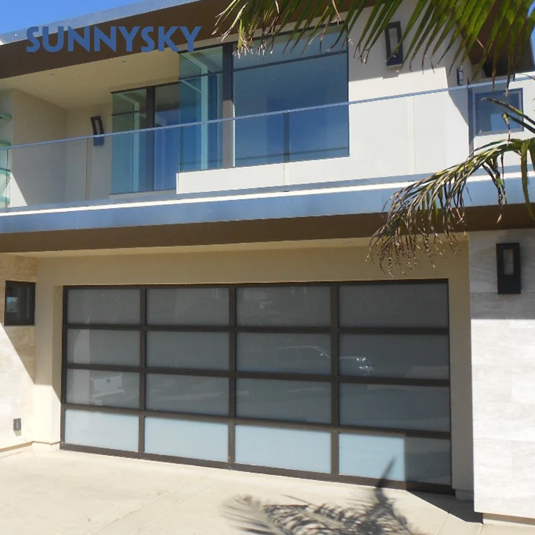 Новая современная алюминиевая дверь гаража из матового стекла для дома