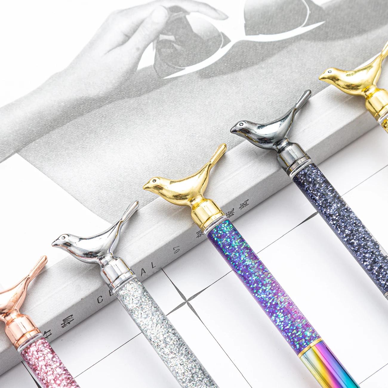 Hot selling rose gold cute pen luxury romantic glitter metal ball point pen custom logo promotional gift floating glitter pen