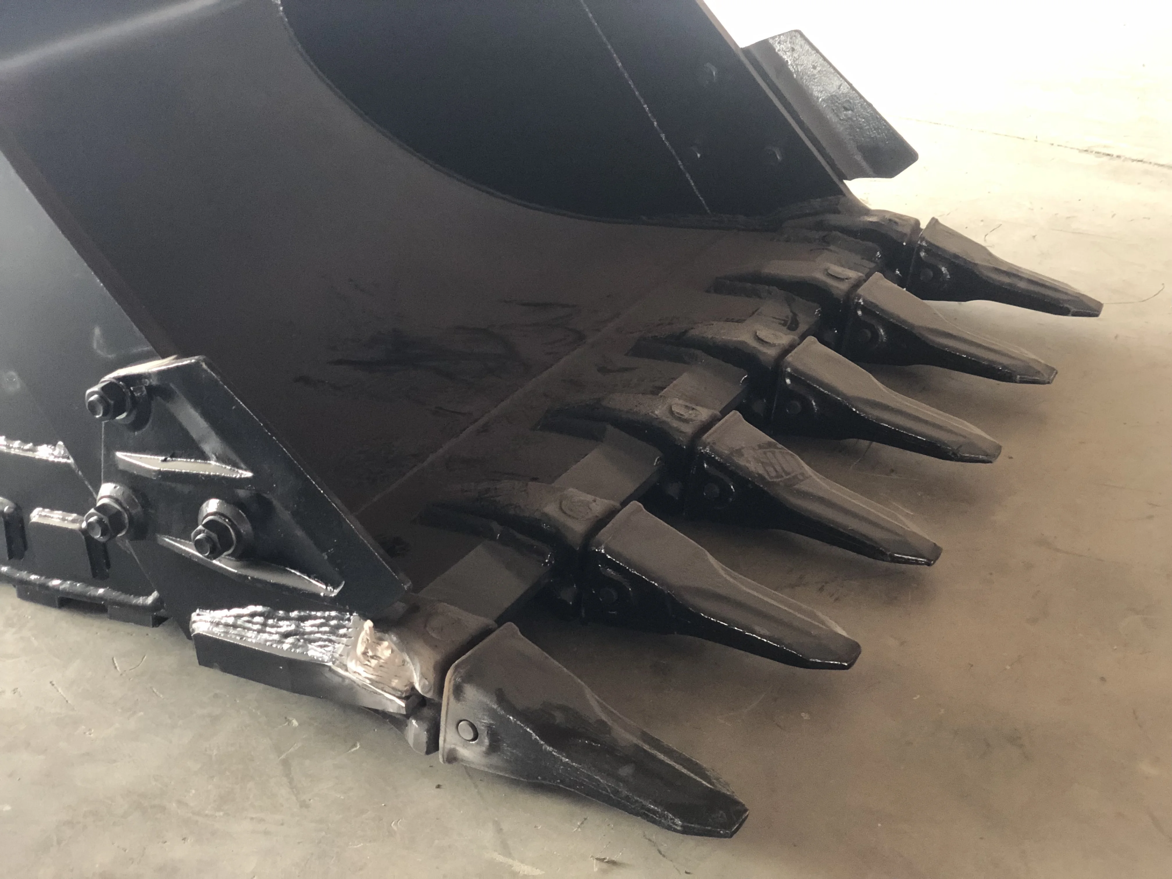 Excavator hydraulic bucket can be customized and equipped with required accessories excavator bucket hydraulic bucket jcb